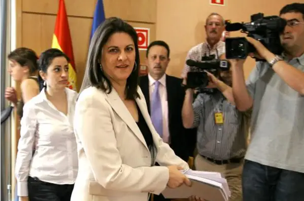 “وزيرة إسبانية” تطالب بـ”إعادة” سبتة ومليلية إلى المغرب