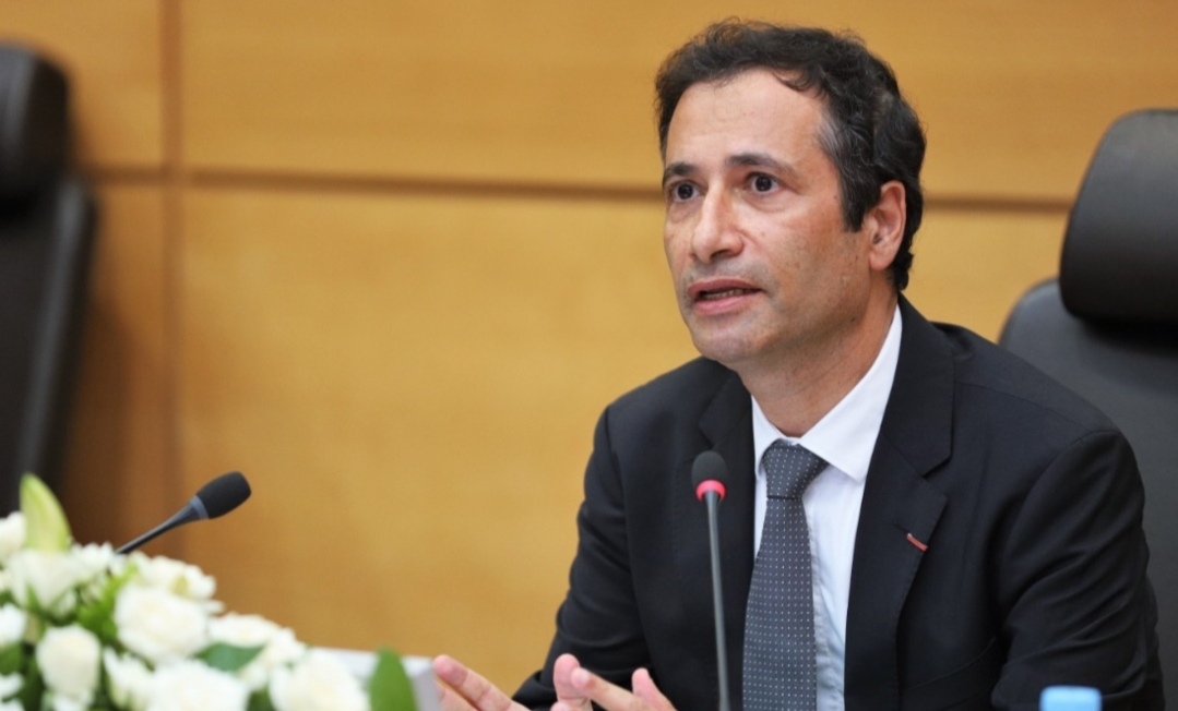 الملك محمد السادس يعين سفير المغرب بباريس مديرا لصندوق الإستثمار