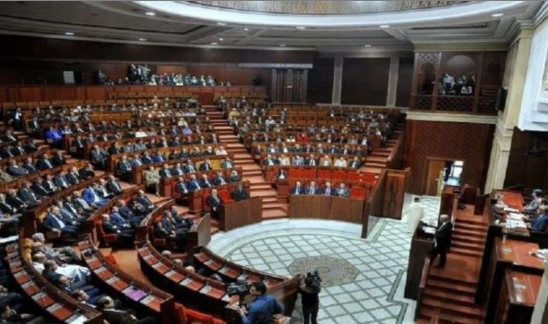 البرلمان يتحول إلى حلبة ملاكمة بين برلمانيين من التقدم والتجمع الوطني للأحرار