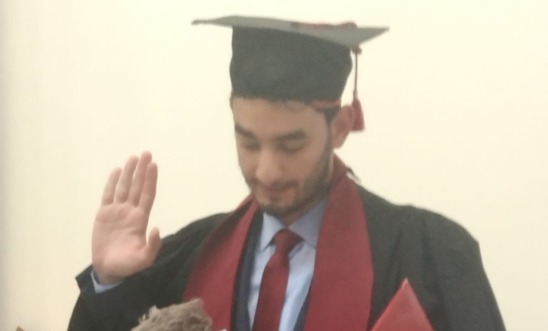 الطالب رضا صبار نجل الدكتور نور الدين صبار يحصل على شهادة دكتوراه في الطب بميزة حسن جدا