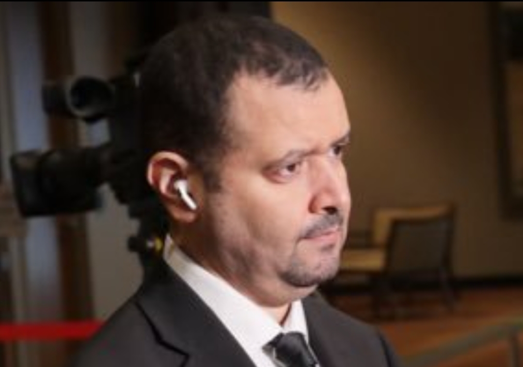 “قناة عالمية” تُقيل صحافيًّا جزائريًّا نصب نفسه مدافعا عن عسكر بلده ، أمام سفير المغرب الدائم لدى الأمم المتحدة