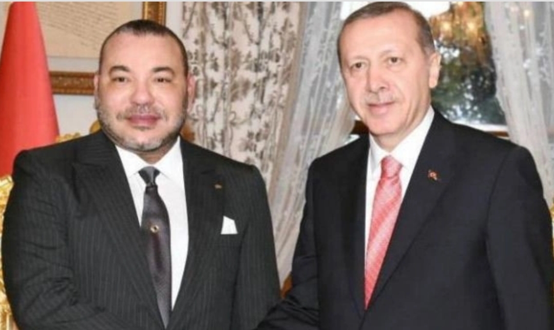 بعد دعوته لزيارة إسطنبول … الملك لأردوغان :     نحرص على مواصلة العمل لتعزيز علاقات التعاون البناء بين بلدينا