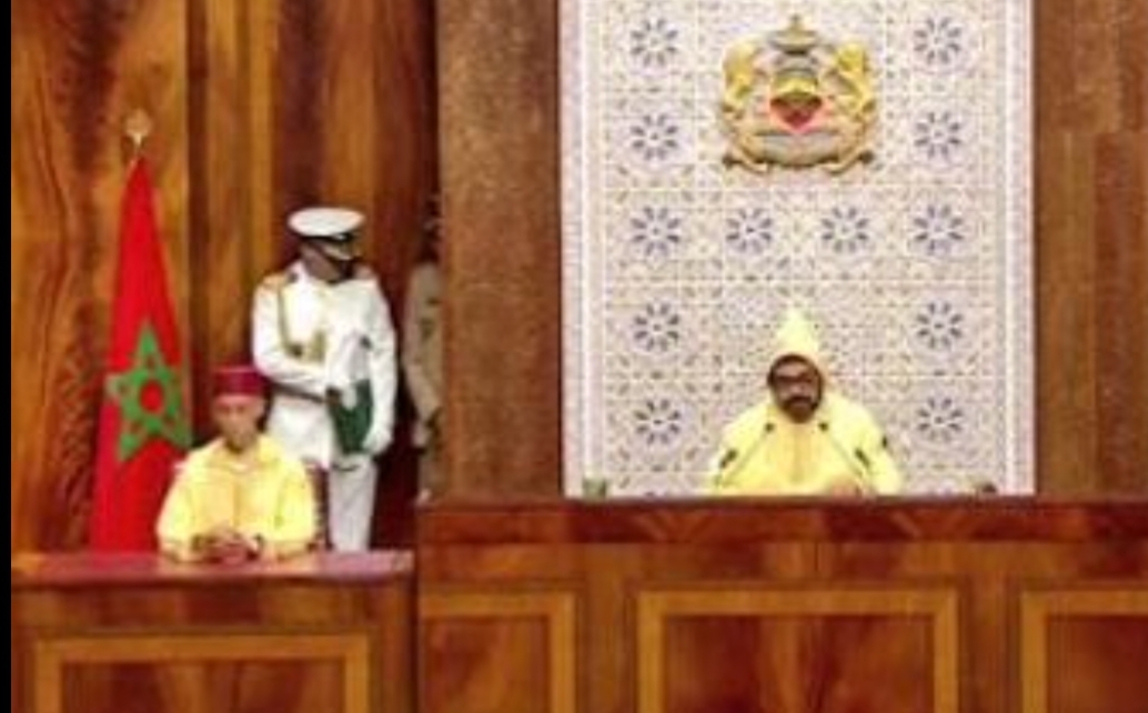 بعد تغيبهم للتصويت على قانون إقترحه الملك … البرلمان المغربي يلزم أعضائه بالحضور “بزز” وإلا سيكون الإقتطاع من أجورهم