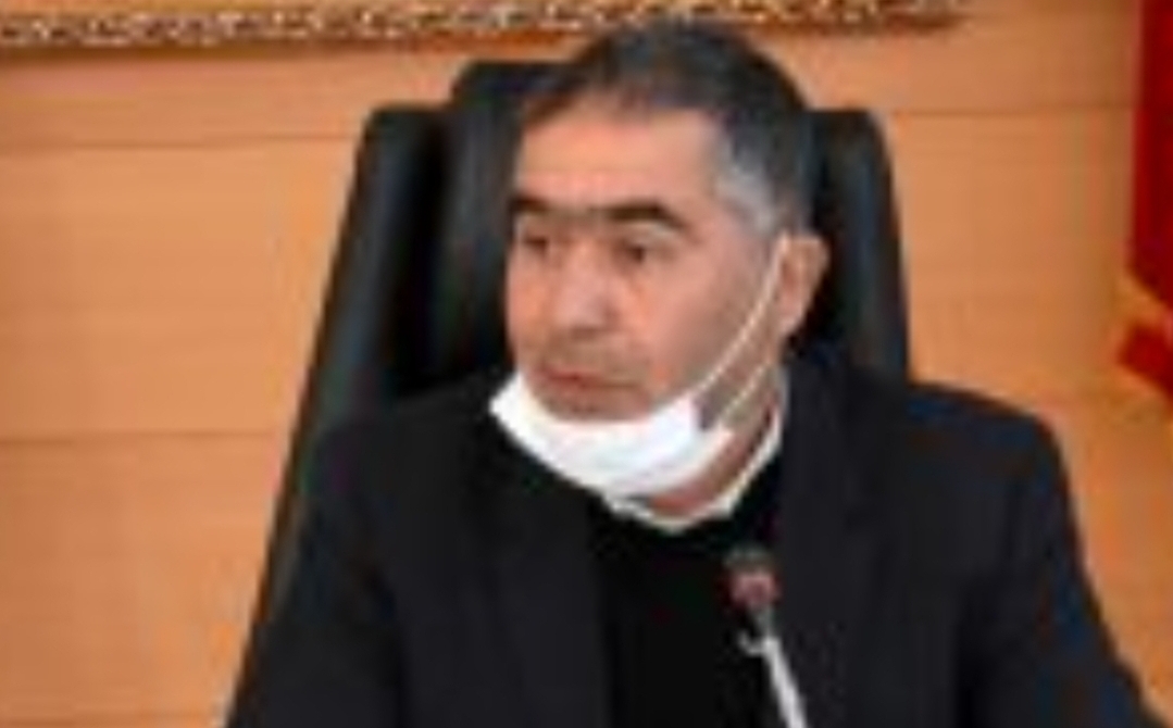 خطير :   رئيس المجلس الإقليمي للدريوش يغتصب أرضا ويشق بها طريق من المال العام اتجاه أرضه