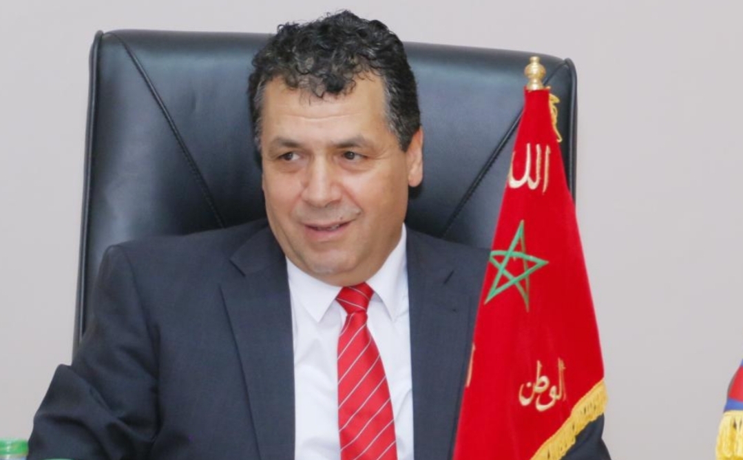غامبو المتحدر من الدريوش وسفير المغرب السابق بكينيا :   أفارقة أساؤوا للمغرب !!