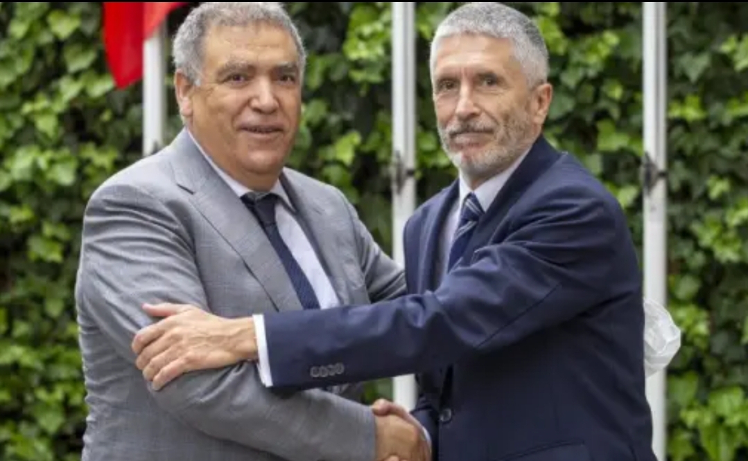 وزير الداخلية داعم المغرب الأكبر في إسبانيا يعاني عزلة سياسية بسبب أحداث مليلية