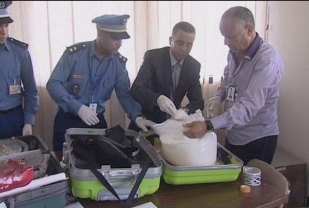 الحكومة تنفي إقرار الجمارك التعشير على الهدايا والأغراض الشخصية المتعلقة بمغاربة العالم عنده دخولهم إلى أرض الوطن