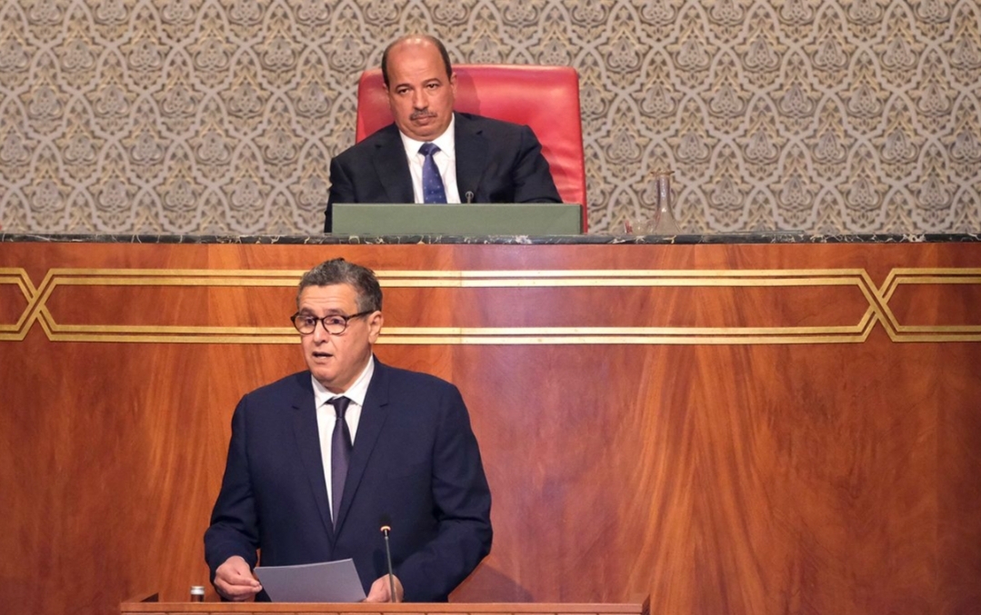 القانون ينص على حضوره كل شهر … أخنوش يحتقر مجلس المستشارين ويمثل أمامه للمرة الرابعة منذ إنتخابه قبل 14 شهرا