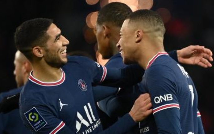 فيديو :     قبل الإلتحاق بالمنتخب المغربي في كأس العالم  “حكيمي” يتألق ويسجل هدفا رائعا في الدوري الفرنسي