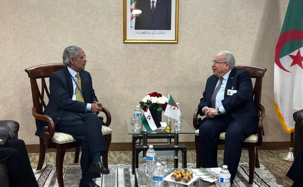 وزير خارجية الجزائر يعبر رفقة البوليساريو عن عدم رضاهما من القرار الأممي الأخير حول الصحراء المغربية