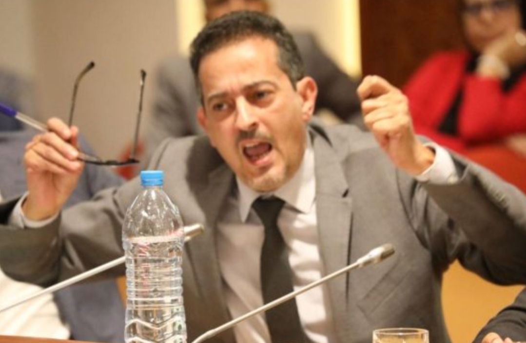 أخنوش مقدس عند وهبي … حزب الأصالة والمعاصرة يقرر معاقبة “المهاجري” بسبب إنتقاده لرئيس الحكومة