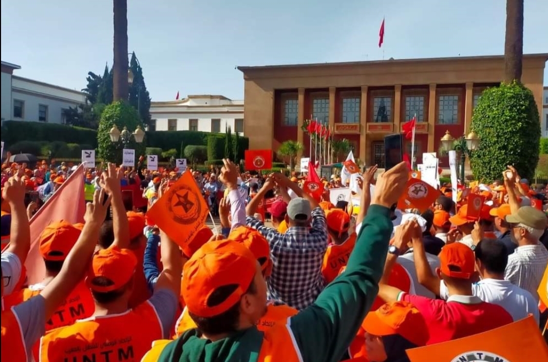 إضرابات وغضب وغليان الشارع … ثالوث يضع حكومة أخنوش على فوهة بركان