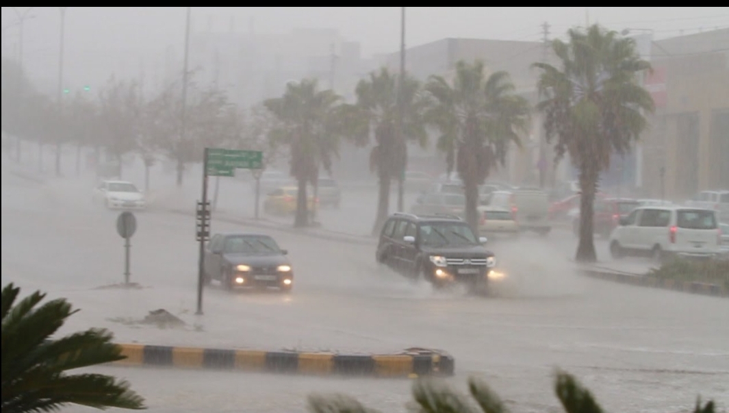 نشرة إنذارية:     أمطار قوية في محور الحسيمة-طنجة والغرب … ورياح عاصفية بين الناظور وتازة مرورا بالشرق