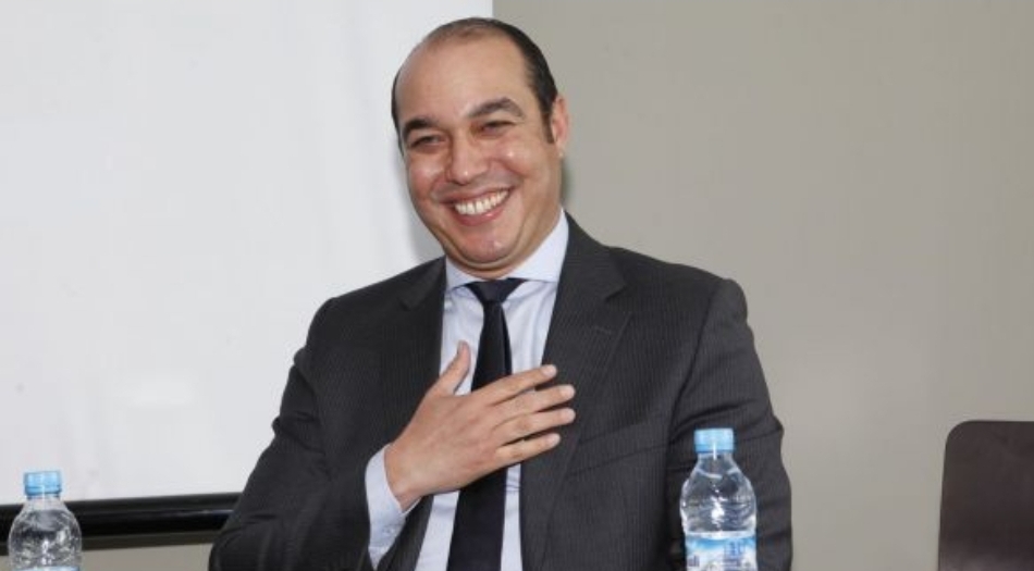 غدا الجمعة ستنطلق مسرحية ركيكة دالة على العهر السياسي الحزبي في المغرب من خلال إختيار أوزين أمينا عاما للحركة الشعبية في مواجهة أرنب للسباق