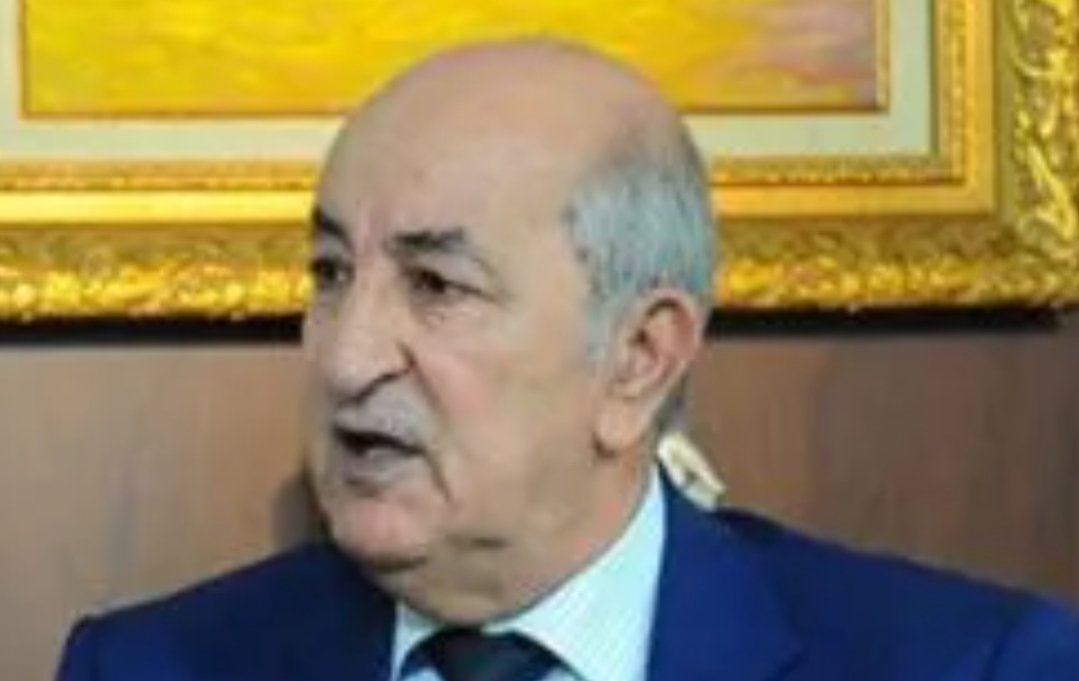 الرئيس الجزائري الغبي يصدر “تعليمات صارمة” لوسائل الإعلام لـ”تجاهل” أداء “المنتخب المغربي” في المونديال