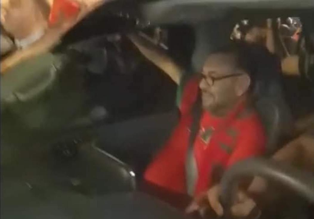 فيديو :    الملك محمد السادس يخلق الحدث ويخرج للشارع للإحتفال مع الملايين من المغاربة بعد فوز المنتخب الوطني على إسبانيا