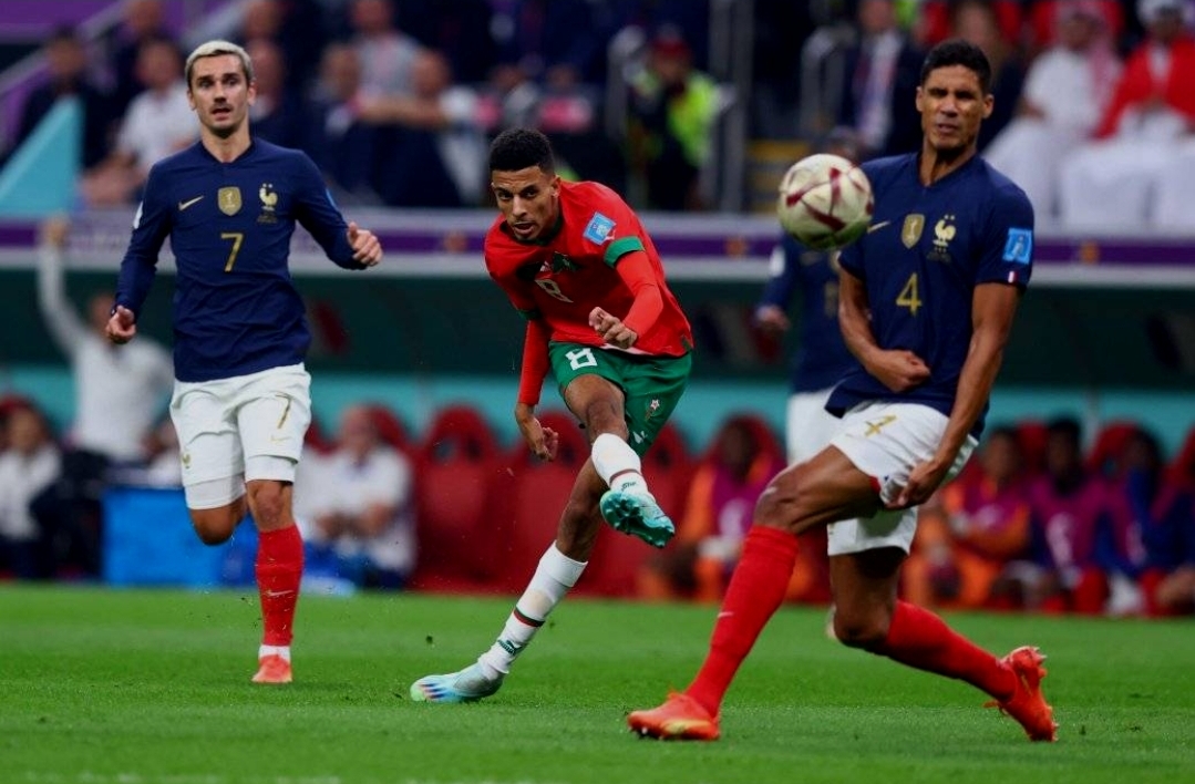 المغرب يسيطر ويتأخر بهدف عن المنتخب الفرنسي في الشوط الأول من نصف نهاية كأس العالم