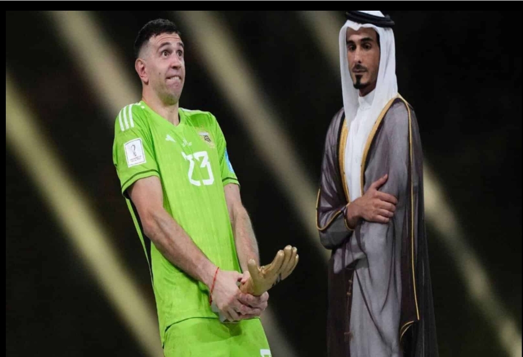“قضيبي كان موجه لفرنسا … كشف السر وراء “الحركة البذيئة” لحارس الأرجنتين بعد التتويج بالمونديال