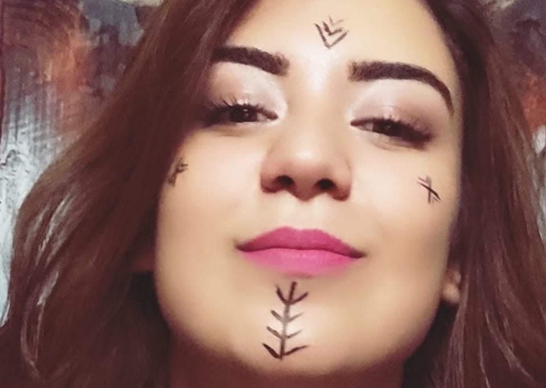 فيديو:   “إتهمته بالسرقة” الممثلة شيماء العلاوي تدخل طولا وعرضا في صاحب المهرجان “التجاري” للسينما ( الذاكرة المشتركة ) بالناظور