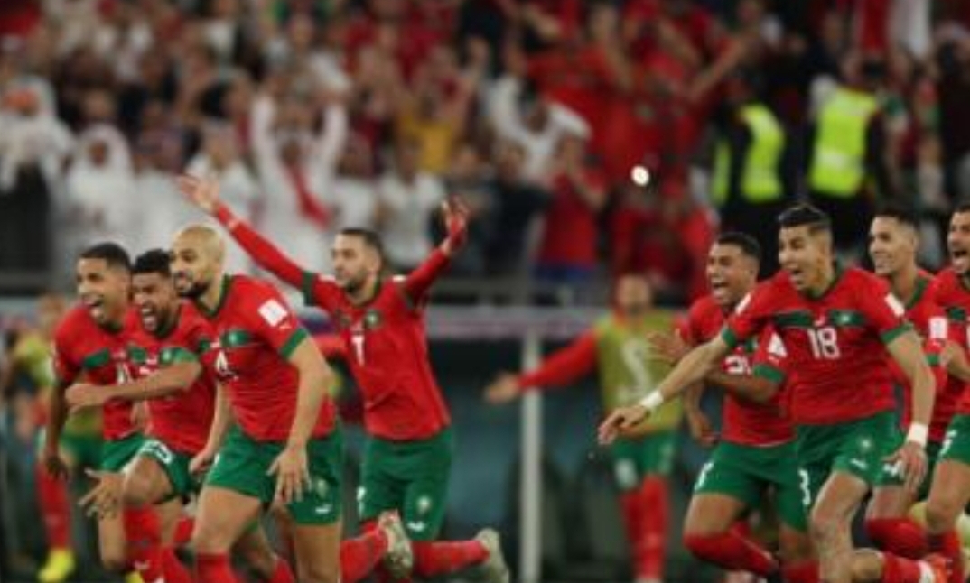 مبادرة غير مسبوقة في العالم … جميع لاعبي المنتخب الوطني يقررون التبرع بملايير منحة المونديال لفقراء المغرب