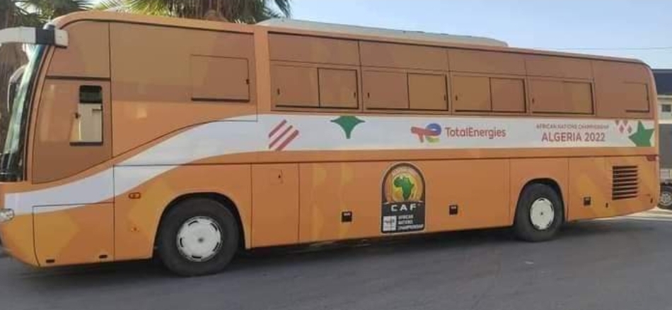 ( تستعمل في نقل السجناء ) حافلة نقل المنتخبات المشاركة ب”شان” الجزائر تثير السخرية