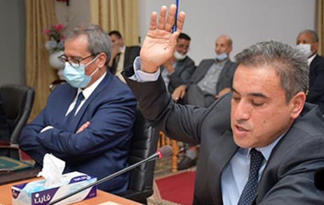 رئيس المجلس الإقليمي للناظور يفتخر بتنظيمه مهرجان رغما عن أنف العامل