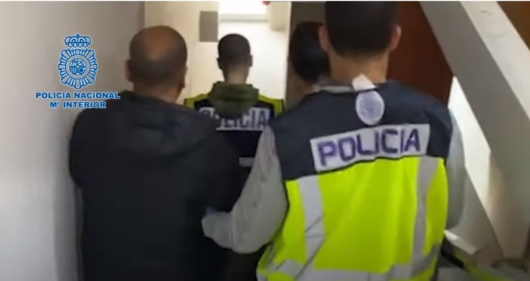 فيديو :   تزوير وثائق الإقامة بإسبانيا يطيح بمسؤول عن الحالة المدنية بالمغرب