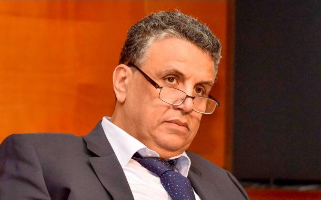 وهبي يتوعد رواد الفيسبوك ويتهمهم بالسعي لتسيير الدولة … ولي ما عندو بطاقة الصحافي “مشى فيها”