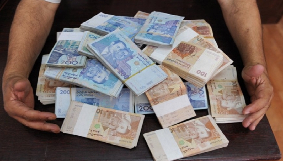 فضيحة كبرى … عون سلطة وشقيقته يحصلان على دعم مالي بقيمة 15 مليون لإنشاء موقع إخباري بالدريوش ليغادر أحدهما إلى الخارج