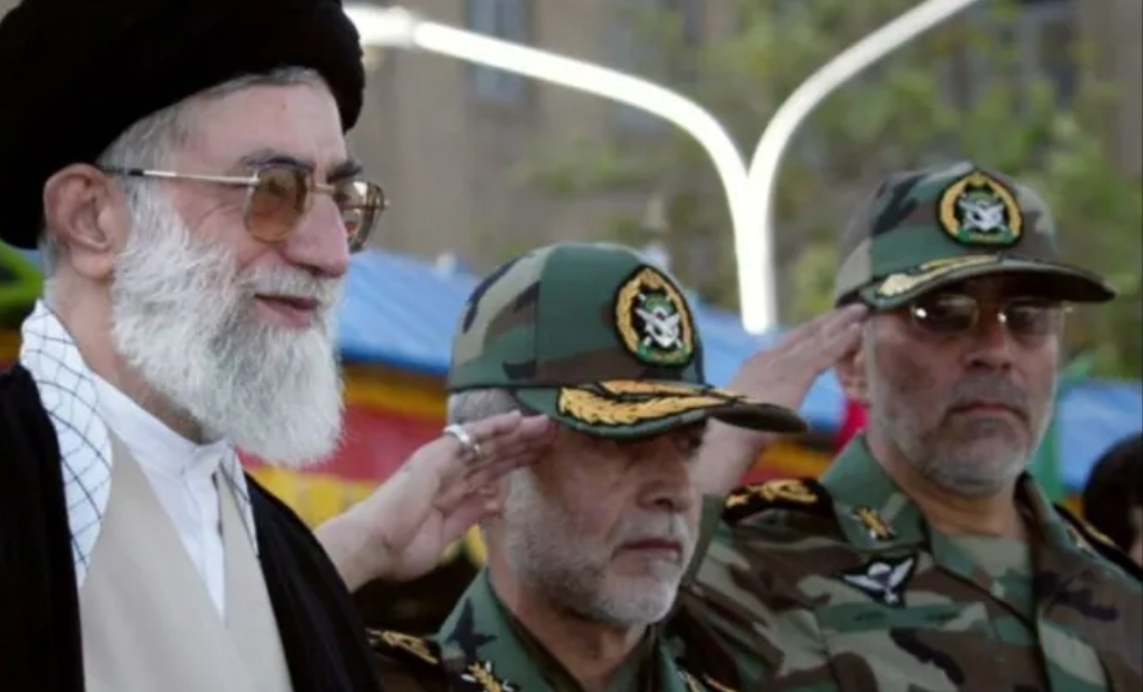 إيران .. الحُــكم بالإعدام على وزيــر الدفاع