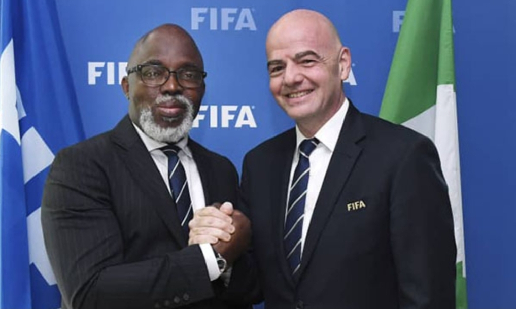 عضو في مجلس “الفيفا” ينتقد الجزائر بسبب إغلاقها الأجواء أمام المنتخب المغربي وتسييس الرياضة