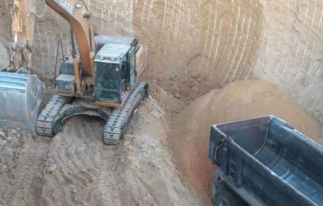 صور :       عصابة تسير بشواطئ جماعة رأس الماء بالناظور نحو الإندثار