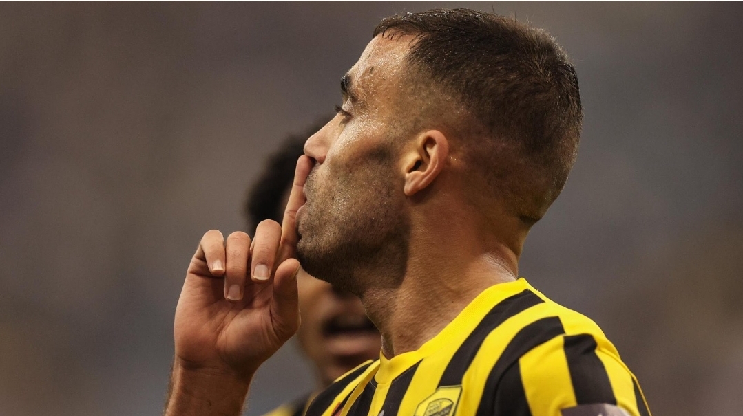 ثنائية حمد الله تتوج فريقه إتحاد جدة بكأس السوبر السعودي