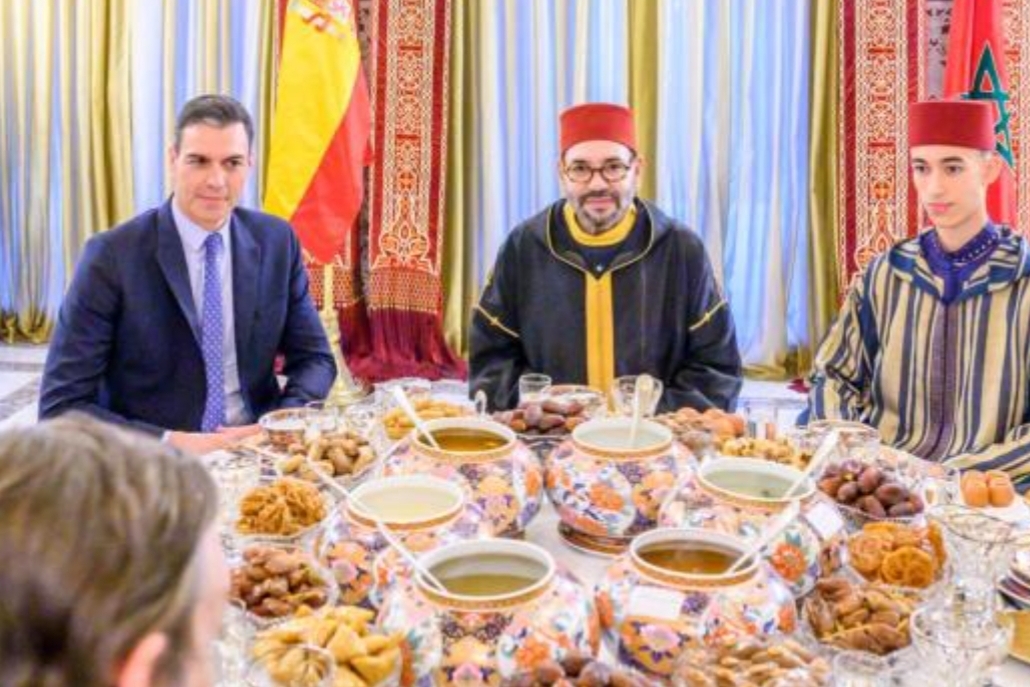 الملك محمد السادس يقيم مأدبة غداء على شرف سانشيز والوفد المرافق له