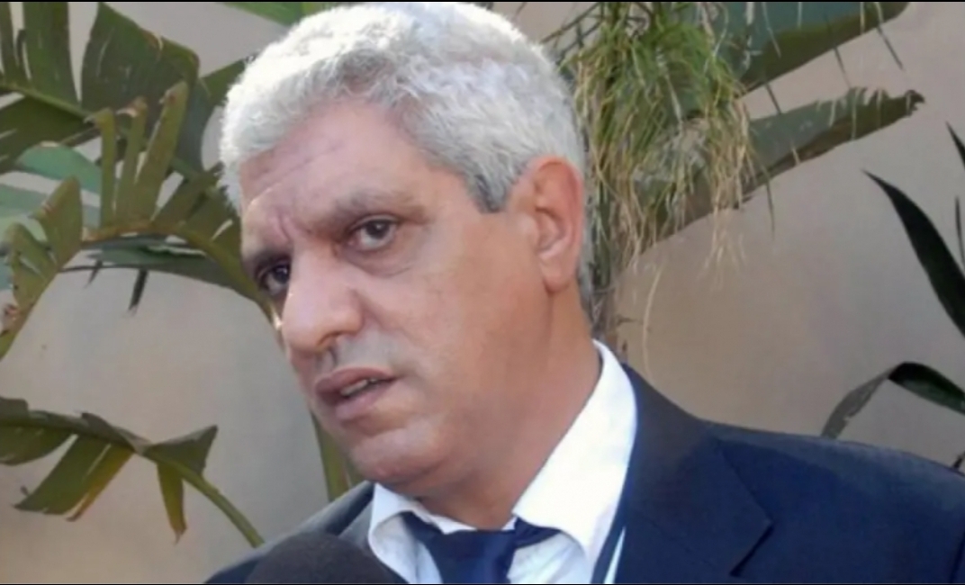 بعد رفضه منحها إمتيازات … عصابة تقودها الرئيسة السابقة لجماعة الحسيمة تقتني “الصحافة الصفراء” لشن هجوم على الرئيس الوزاني