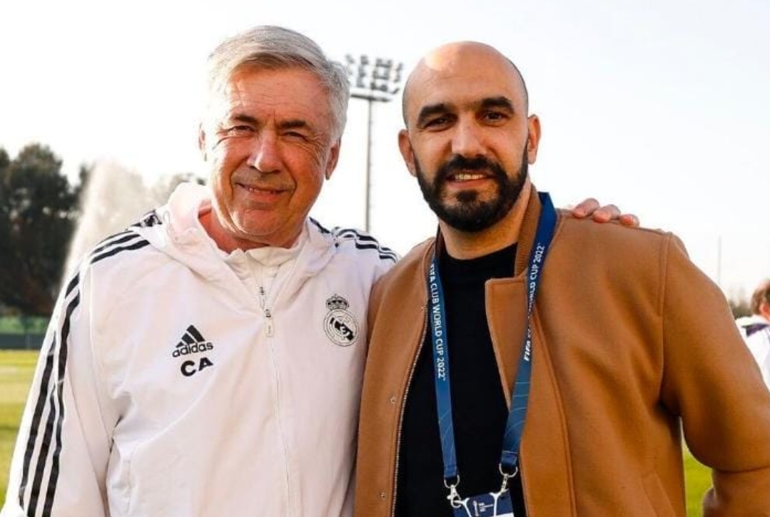 نادي ريال مدريد يحتفي ب “الركراكي” و”أنشيلوتي” سعيد بزيارة قائد الأسود