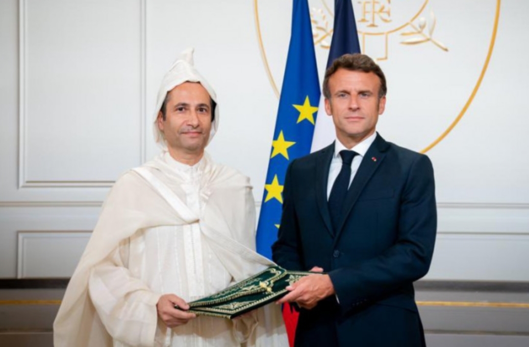 الخارجية المغربية لم تذكر الحقيقة … الملك محمد السادس ينهي مهام بنشعبون كسفير بفرنسا بسبب مواقف ماكرون “المعادية”