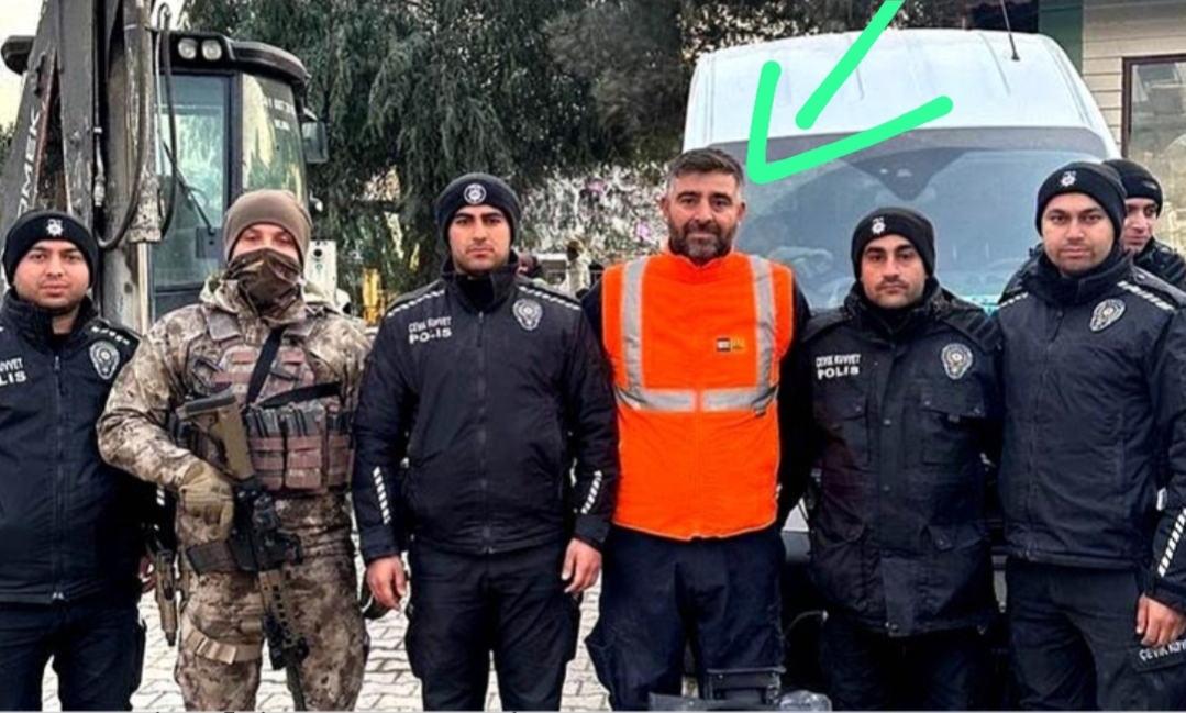 مواطن تركي يسلم الشرطة حقيبة بها حوالي 4 ملايير سنتيم مغربية عثر عليها تحت أنقاض الزلزال