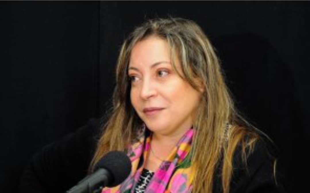 النظام الجزائري الإرهابي يعتقل والدة وأخت الناشطة الهاربة “أميرة بوراوي”
