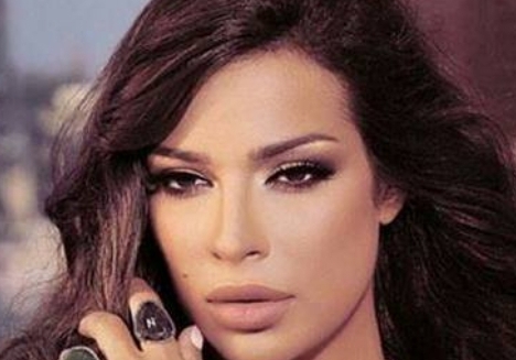 وصفته بـ”المجرم” … حملة ضد عاهرة لبنانية “نادين نجيم” بسبب لمجرد