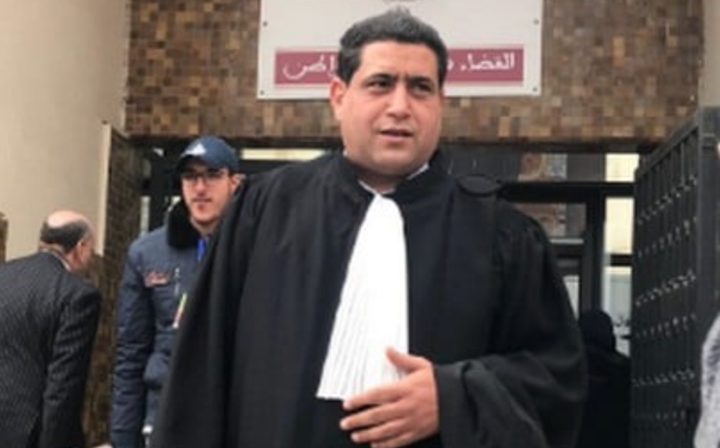 بعد طرده من سلك القضاء وإمتهانه للمحاماة ، ثم طرده مجددا … استئنافية الرباط تعيد البذلة السوداء المحامي الهيني