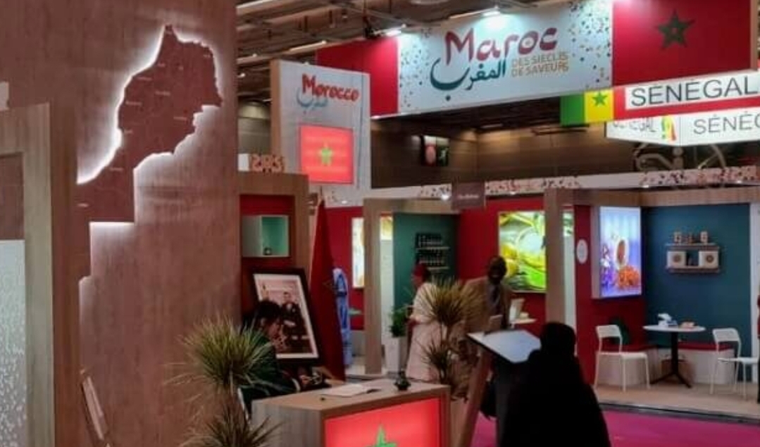 سِفارة باريس في الرباط تتعمد نشر صورة بزاوية تبتر الصحراء من خريطة المغرب