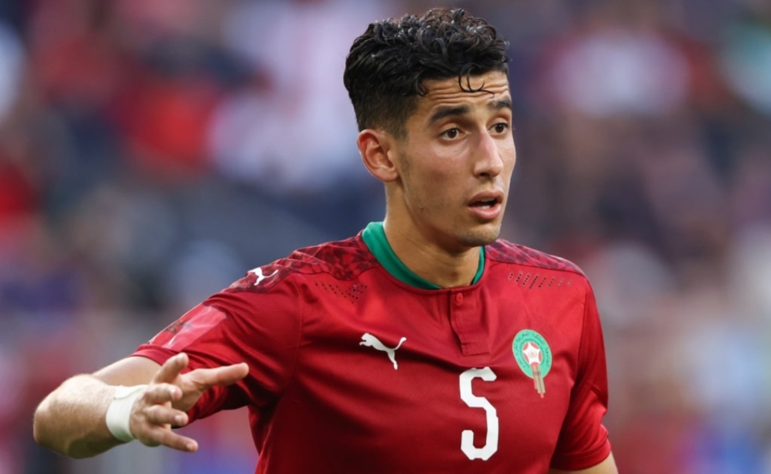 نادي ليفربول يتحرك لضم المدافع المغربي نايف أكرد