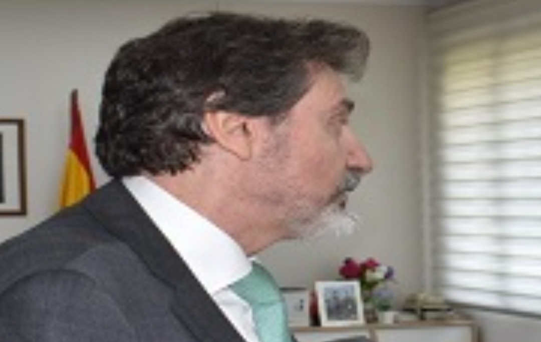 “بعضهم كان يبحث عن الفيزا”  فضيحة لسان رئيس المجلس الإقليمي للدريوش خلال إستقباله للقنصل الإسباني بالناظور