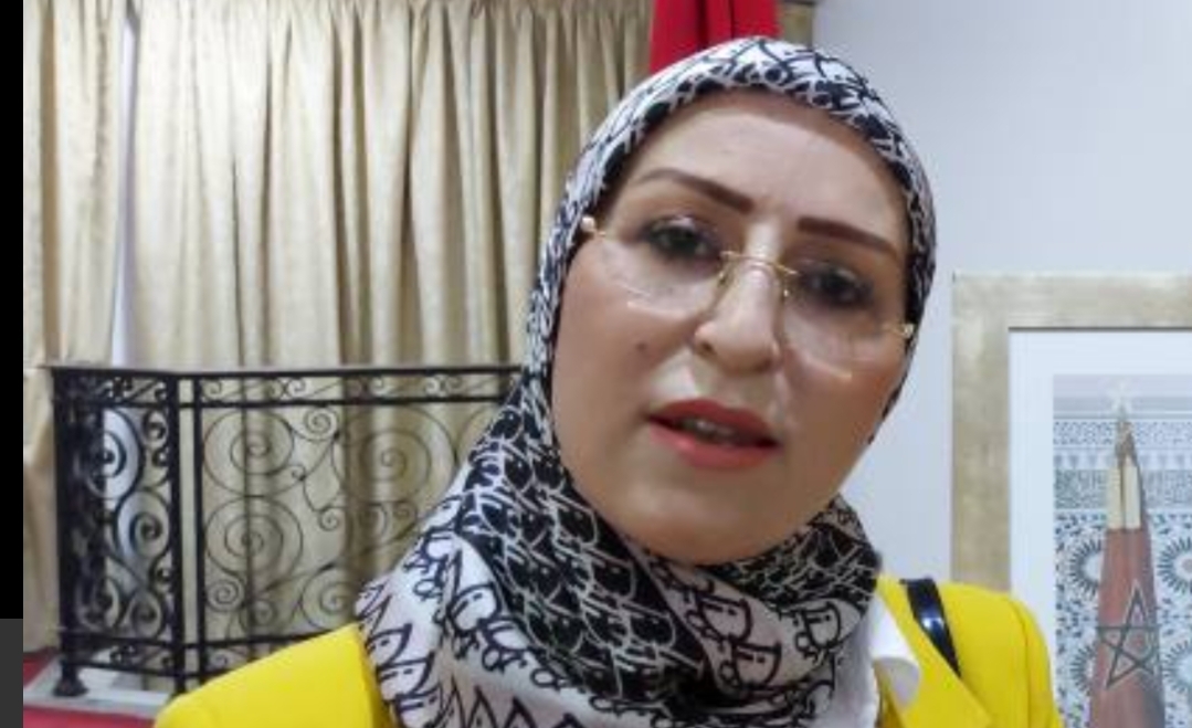 رغم تدخل العامل … رئيس جماعة الناظور يسلم رخصة السكن لمستشارة معه في المجلس ، ثم يعيد سحبها بضغط من مستشار آخر !