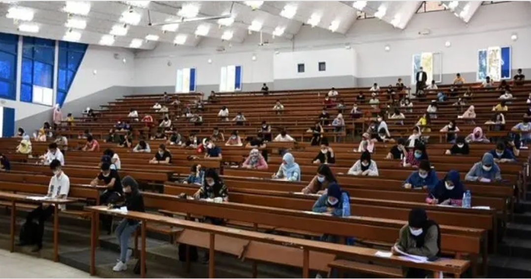 توبيخ “الملك محمد السادس لبنكيران وإخوانه” موضوع امتحان جامعي بكلية الناظور