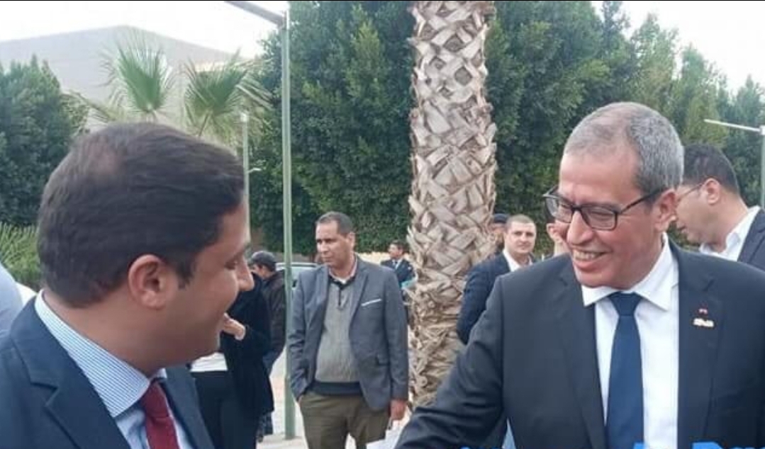 خطير :     رئيس جماعة رأس الماء السابق يخيف السلطات بصورة العامل لنهب الرمال والإعتراض على المسار التنموي !