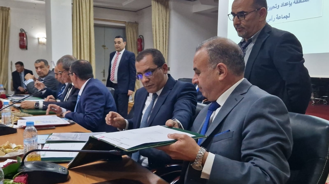 إجتماع المجلس الإداري للوكالة الحضرية للناظور الدريوش وجرسيف ، وتوقيع اتفاقية شراكة لإعداد وتحيين تصميم التهيئة لجماعة رأس الماء السياحية