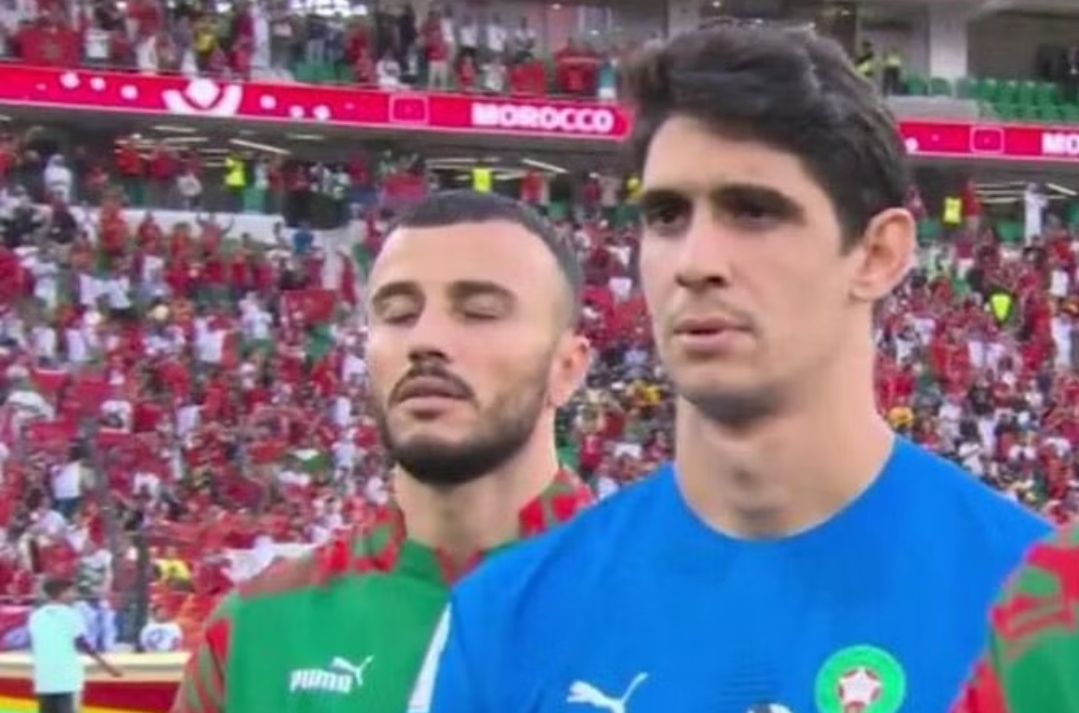 أسلوب الكبار … عناصر المنتخب المغربي لم يرضوا بنتيجة التعادل مع البيرو ويطللبون الصفح من الجمهور