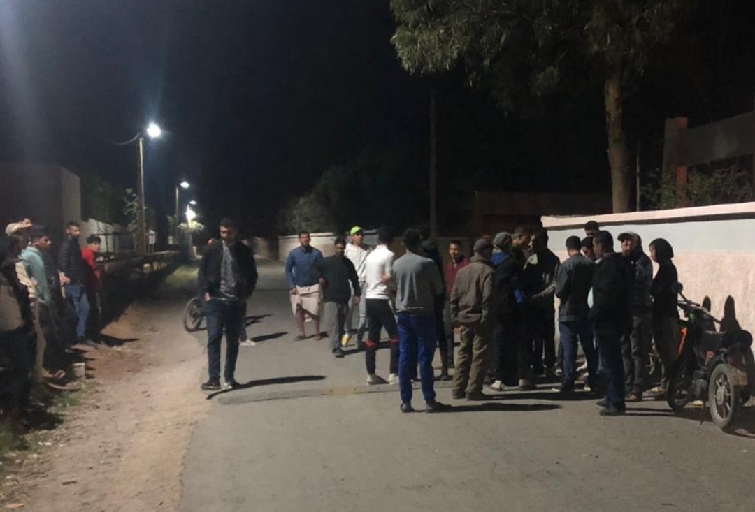 صور :   وقفة احتجاجية ليلا أمام مقر سكن عامل الناظور بجماعة بوعرك تضامنا مع المقصيين من قفة رمضان